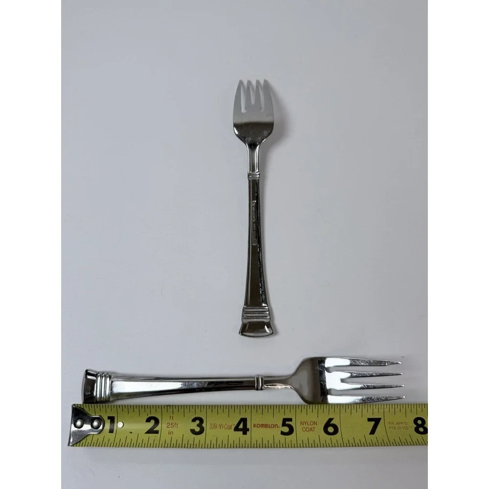 2 Wallace Zenith 18/10 Stainless Steel SALAD FORKS Flatware Glossy